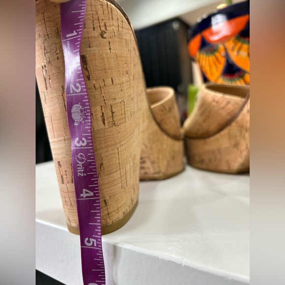 Veronica Beard Tan Cork Mules with Square Toe and Minimalist Design , Size 9.5 - Picture 4 of 8